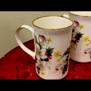 Vintage ST GEORGE Set of 4 Holiday Mugs
